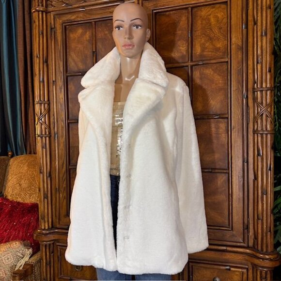 NWOT Avec Les Filles Sugar White Faux Fur Coat - Picture 2 of 13